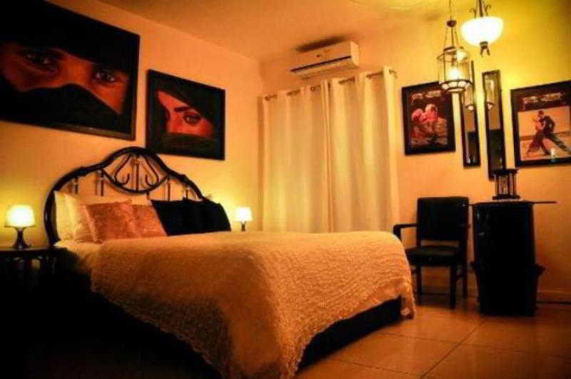 Casa Amapola Manila Bed & Breakfast Taguig Bagian luar foto